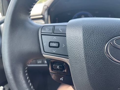 Used 2025 Toyota Camry SE w/ Convenience Package FWD image 25