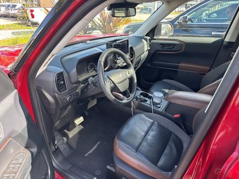 Used 2021 Ford Bronco Sport Outer Banks w/ Outer Banks Package image 4