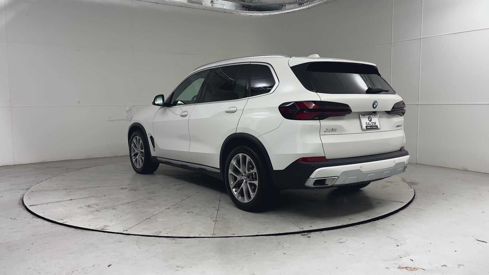 Used 2024 BMW X5 xDrive40i w/ Premium Package AWD/4WD image 7