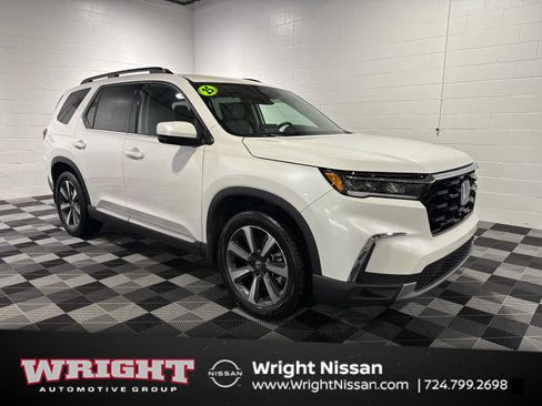 Used 2025 Honda Pilot Touring image 1