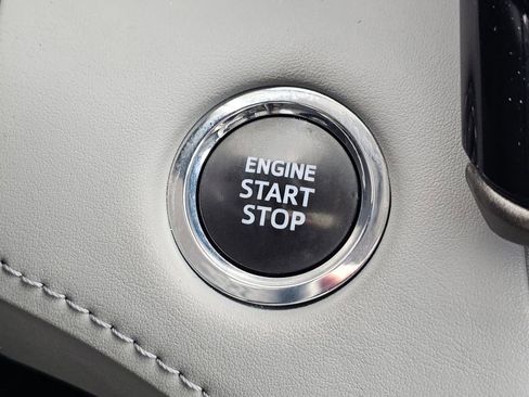 Used 2023 Toyota Highlander Limited image 17