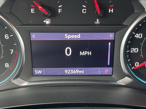 Used 2023 Chevrolet Traverse LT image 24