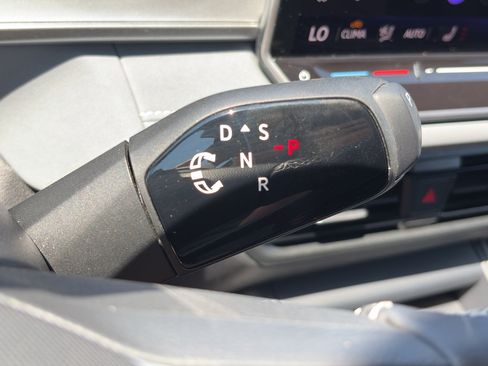 Used 2026 Volkswagen Tiguan SE AWD/4WD image 18