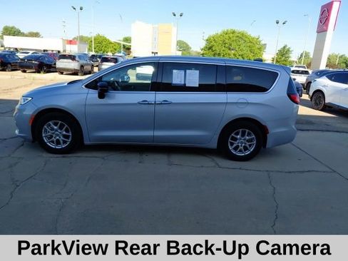Used 2024 Chrysler Pacifica Touring-L FWD image 8