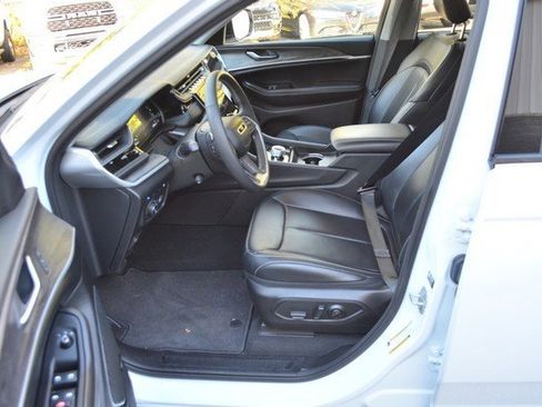 Used 2023 Jeep Grand Cherokee 4WD 4xe w/ Luxury Tech Group II image 17