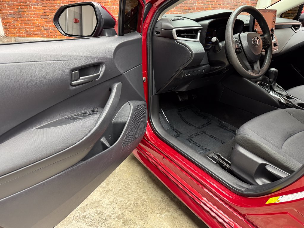 Used 2022 Toyota Corolla LE FWD image 9
