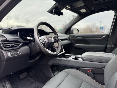 Used 2025 GMC Acadia AT4 w/ Luxury Package image 15