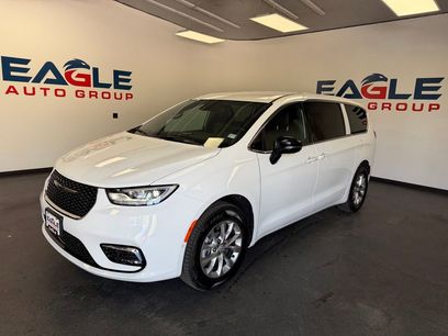 New 2026 Chrysler Pacifica Select