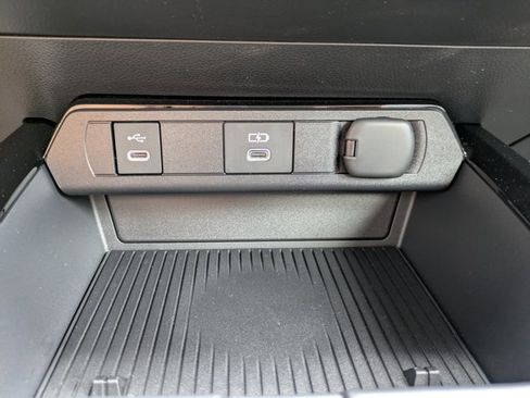 New 2025 Toyota Prius Plug-In Hybrid FWD image 21
