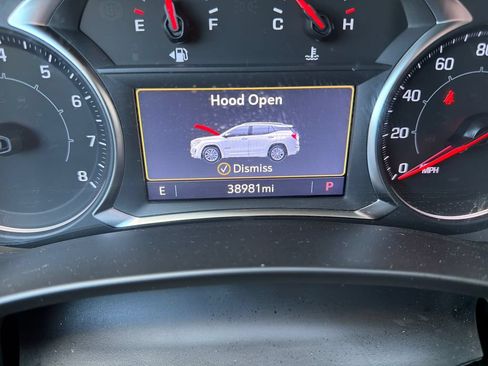 Used 2024 GMC Terrain SLT AWD/4WD image 16