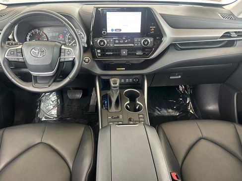 Certified 2023 Toyota Highlander XLE AWD/4WD image 17