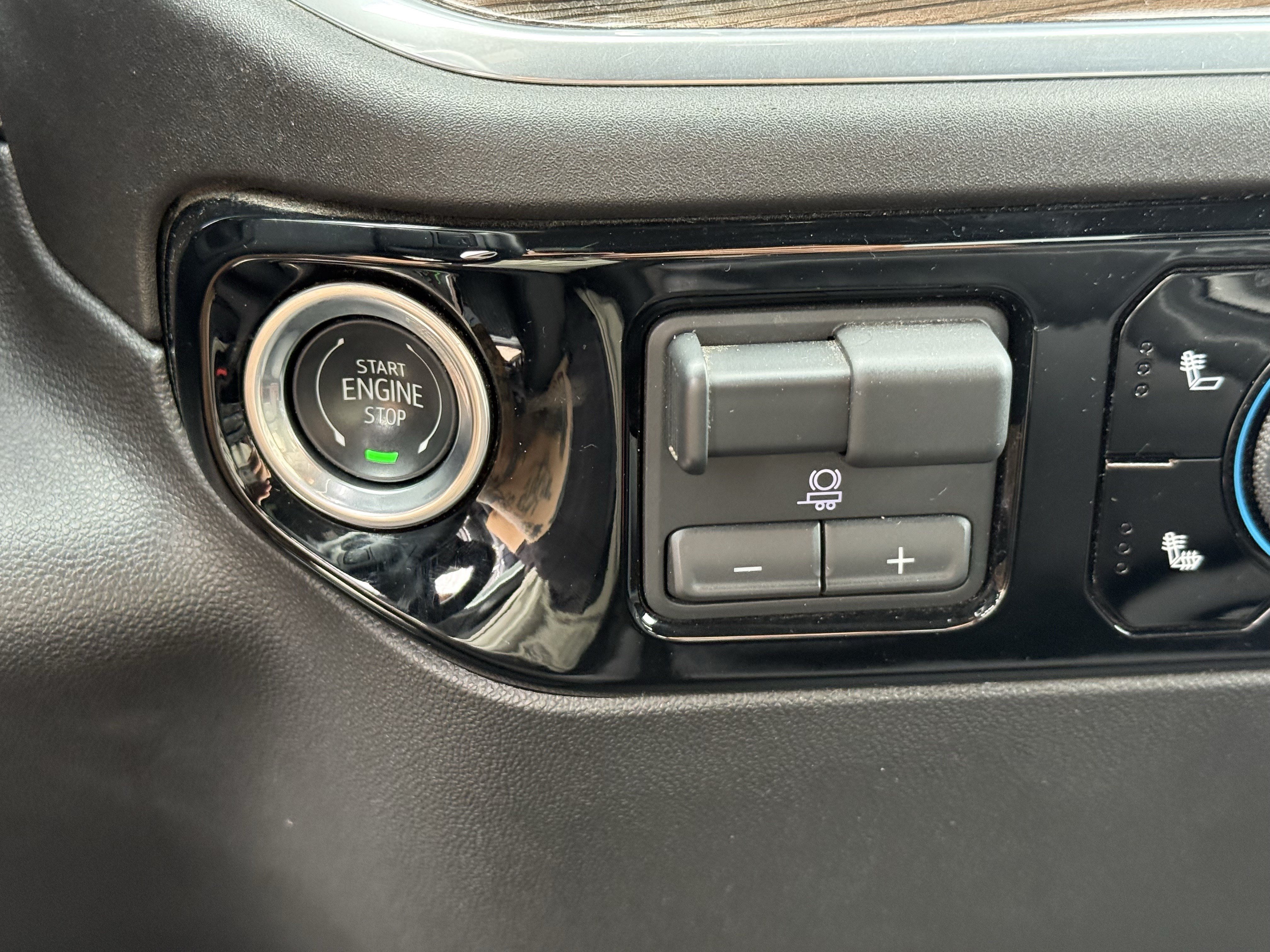 Used 2025 Chevrolet Silverado 2500 LT w/ Convenience Package AWD/4WD image 23
