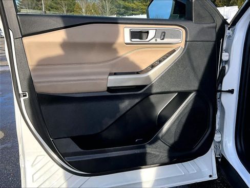 Used 2023 Ford Explorer Limited image 9