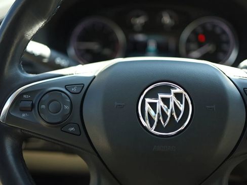 Used 2018 Buick Enclave Essence FWD image 19