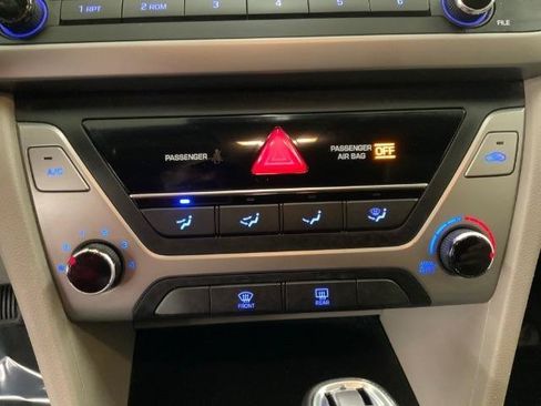 Used 2018 Hyundai Elantra SE FWD image 15