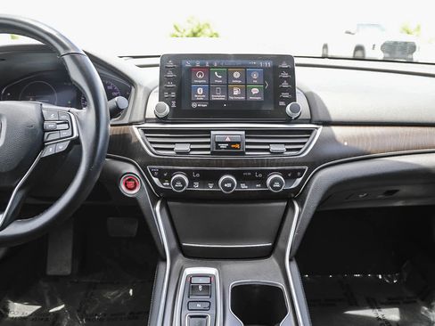 Used 2019 Honda Accord Touring image 12