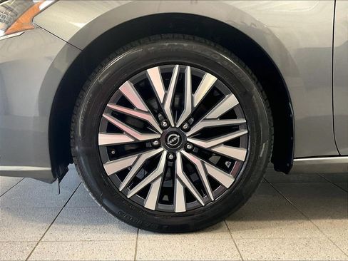 Used 2023 Nissan Altima 2.5 SV FWD image 7