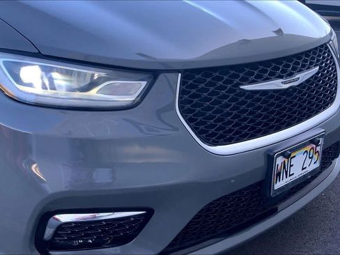 Used 2022 Chrysler Pacifica Touring-L image 31