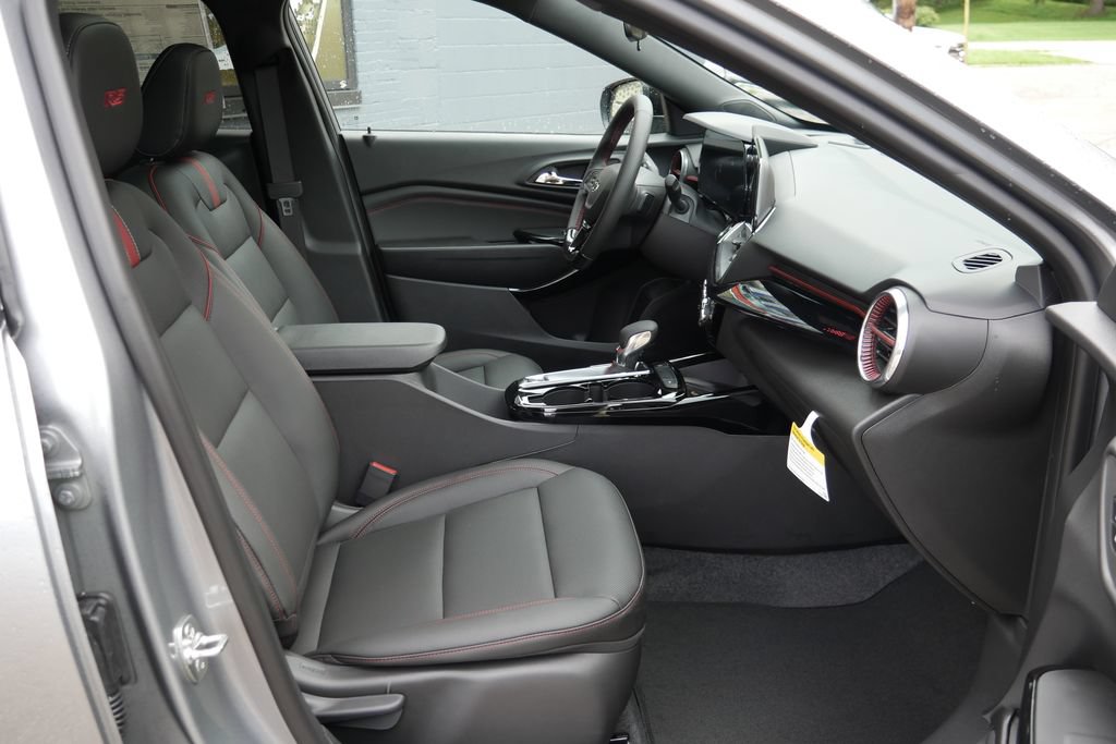New 2026 Chevrolet Trax RS w/ Sunroof Package FWD image 8