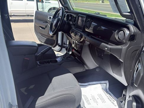 Used 2022 Jeep Gladiator Sport AWD/4WD image 12
