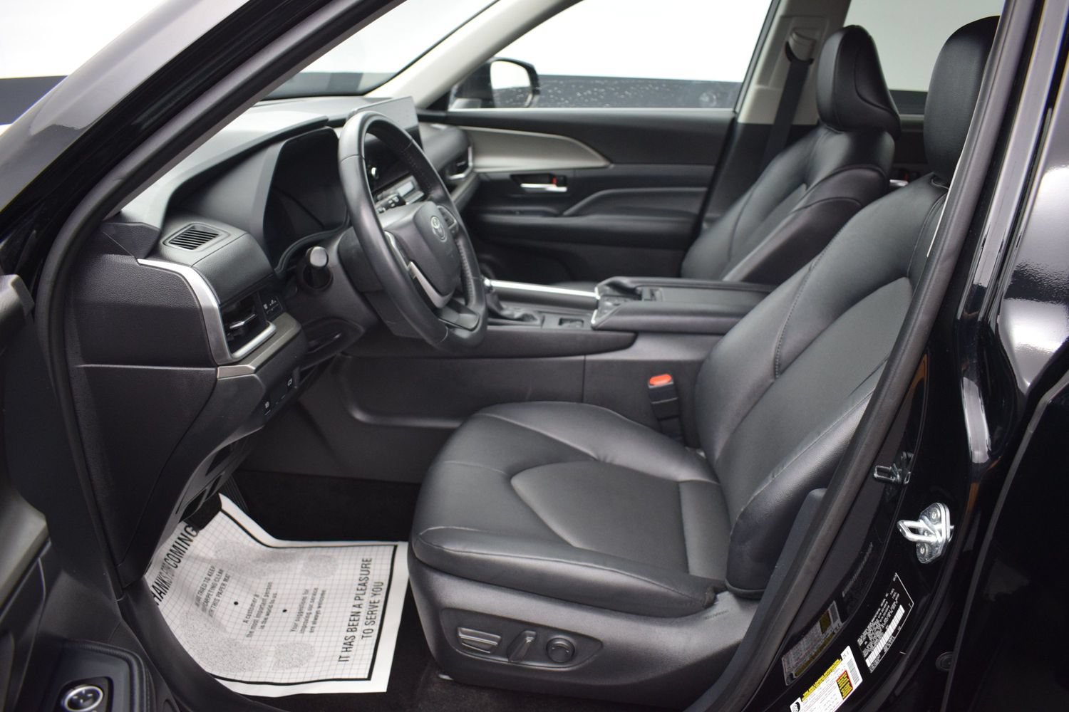 Used 2025 Toyota Grand Highlander AWD image 16