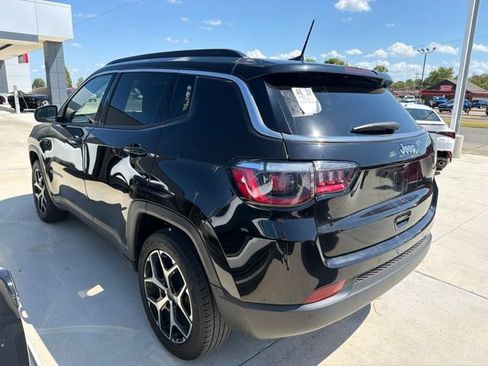 Used 2025 Jeep Compass Limited AWD/4WD image 3