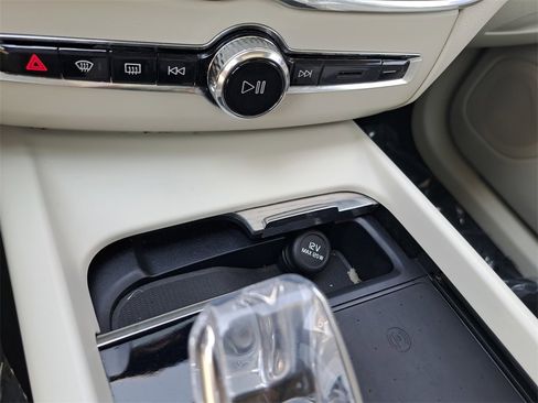 Used 2022 Volvo XC60 B6 Inscription w/ Advanced Package image 14