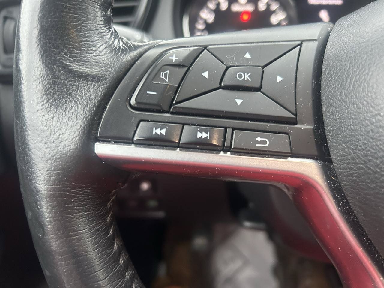 Used 2018 Nissan Rogue SV w/ Premium Package AWD/4WD image 18