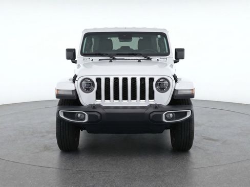 Used 2025 Jeep Wrangler Unlimited Sahara AWD/4WD image 2