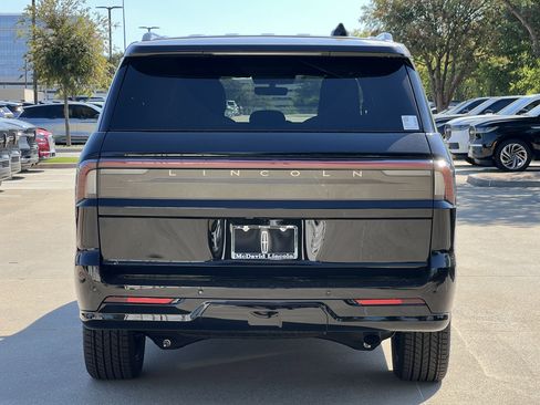 New 2025 Lincoln Navigator L Reserve w/ Jet Appearance Package image 8