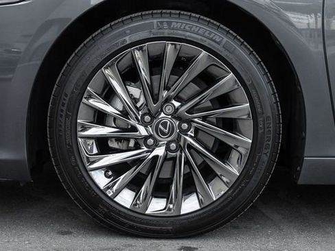 Used 2024 Lexus ES 300h w/ Luxury Package image 14