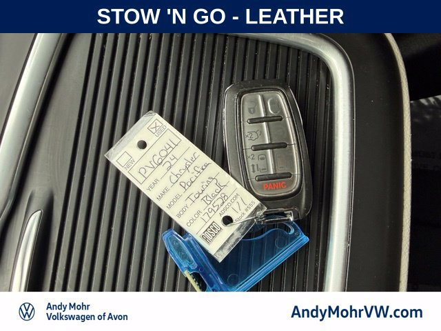 Used 2024 Chrysler Pacifica Touring-L FWD image 26