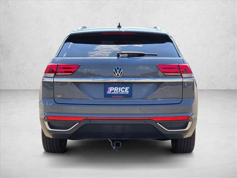 Used 2020 Volkswagen Atlas Cross Sport SE w/ Panoramic Sunroof Package FWD image 6