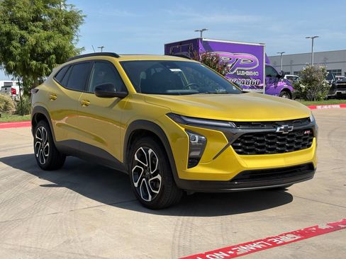 Certified 2024 Chevrolet Trax RS w/ Sunroof Package FWD image 1