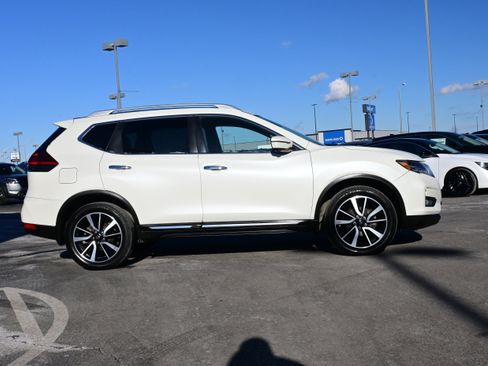 Used 2018 Nissan Rogue SL w/ Premium Package image 5