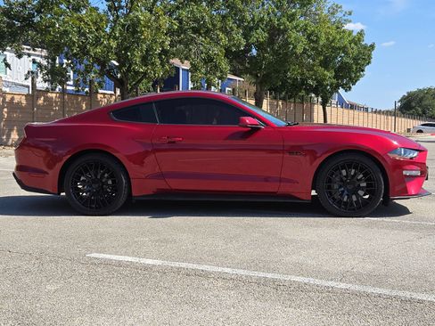 Used 2018 Ford Mustang GT RWD image 2