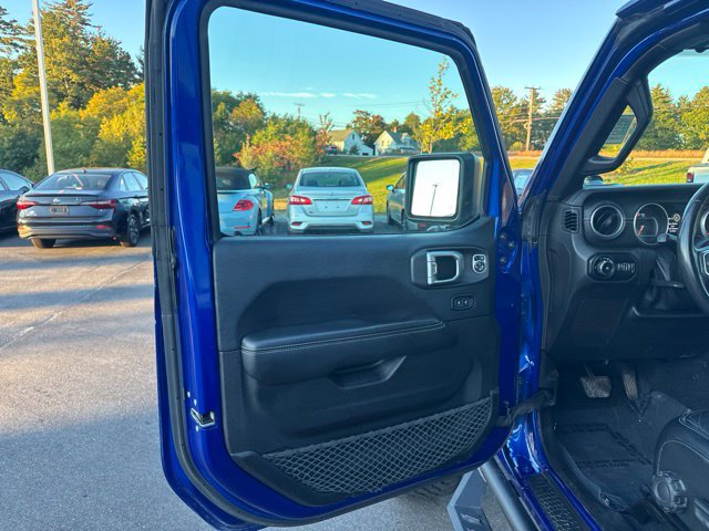 Used 2018 Jeep Wrangler Unlimited Sahara w/ Dual Top Group AWD/4WD image 20