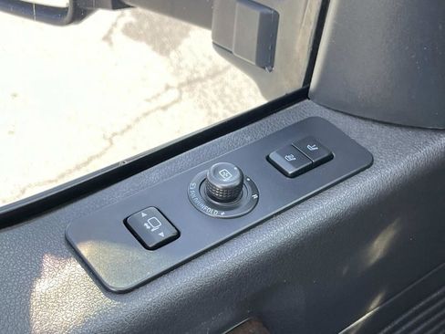 Used 2016 Ford F250 Platinum w/ FX4 Off-Road Package image 28