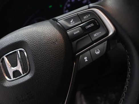 Used 2018 Honda Accord Touring image 20