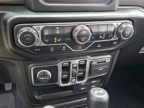 Used 2022 Jeep Wrangler Unlimited Sport AWD/4WD image 16