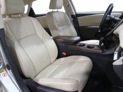Used 2014 Toyota Avalon Limited image 17