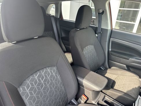 Used 2025 Mitsubishi Outlander Sport LE AWD/4WD image 29