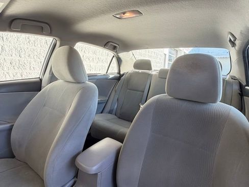 Used 2012 Toyota Corolla LE image 2