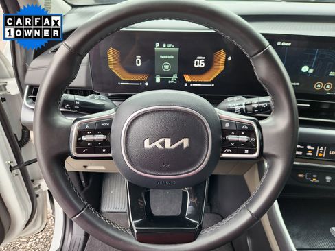 Used 2025 Kia Carnival image 9