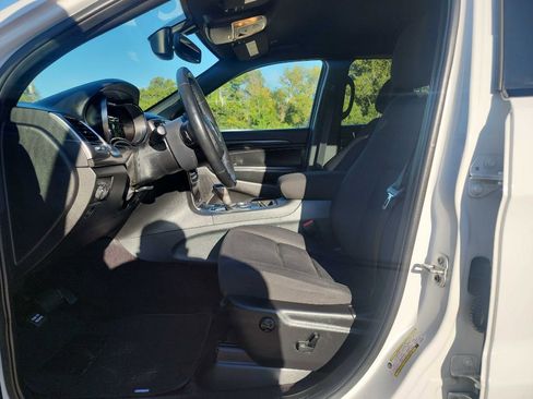 Used 2018 Jeep Grand Cherokee Laredo image 15