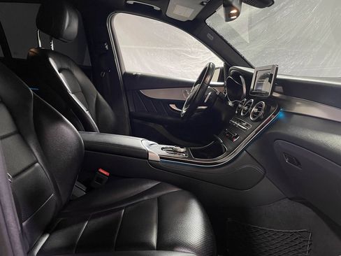 Used 2019 Mercedes-Benz GLC 300 4MATIC w/ AMG Line image 41