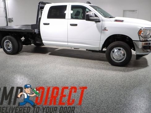 Used 2024 RAM 3500 Tradesman w/ Chrome Appearance Group image 7