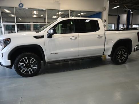 Used 2024 GMC Sierra 1500 AT4 w/ Technology Package AWD/4WD image 12