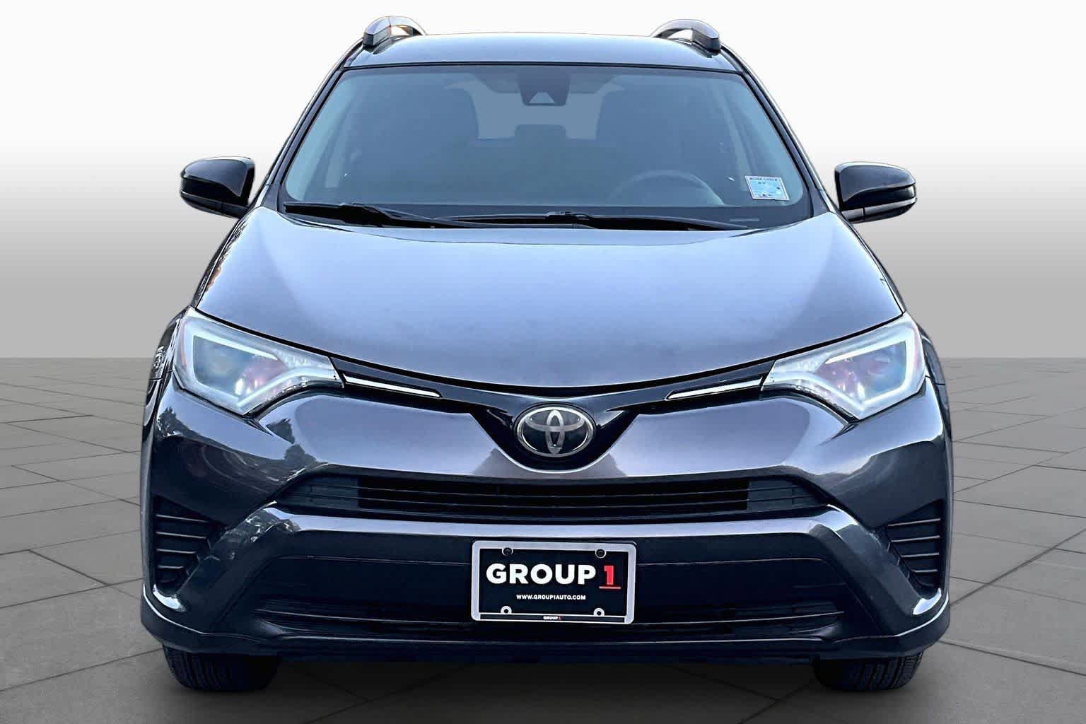 Used 2018 Toyota RAV4 LE w/ Carpet Mat Package AWD/4WD image 4