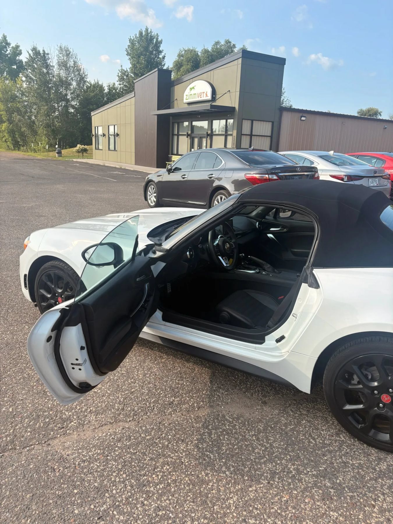 Used 2019 FIAT 124 Spider Abarth w/ Navigation & Sound Group RWD image 11